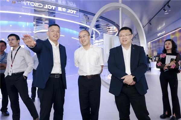 TCL华星绿色工厂迎访英特尔2024绿色计算机新品发布(图2)