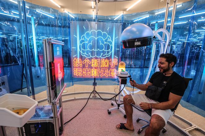 易倍体育网站：创意无边界！新天地设计节开幕打开市中心的艺术画布(图5)