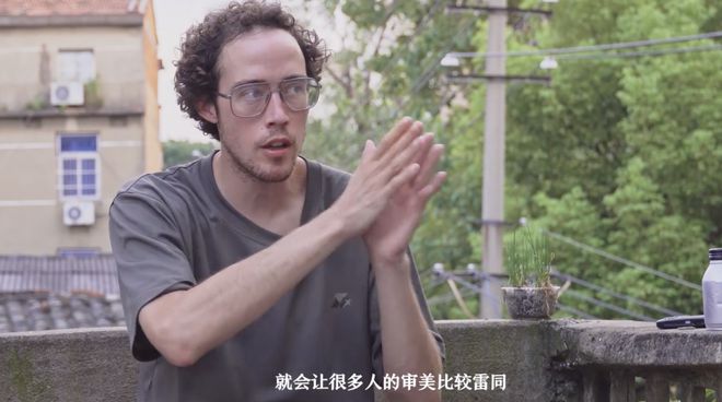 加拿大博士小伙爱上中国女神甘居南昌9㎡陋室(图10)