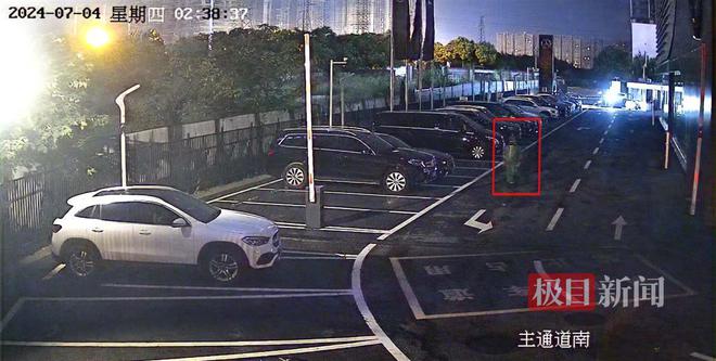 Emc易倍体育：4S店为图方便不锁门包裹严实的“雨衣人”多次盗窃已被警方抓获(图4)