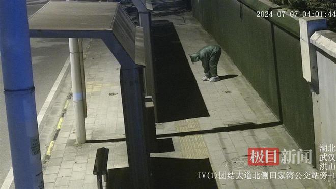 Emc易倍体育：4S店为图方便不锁门包裹严实的“雨衣人”多次盗窃已被警方抓获(图1)