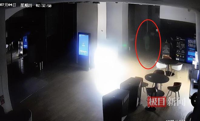 Emc易倍体育：4S店为图方便不锁门包裹严实的“雨衣人”多次盗窃已被警方抓获(图3)