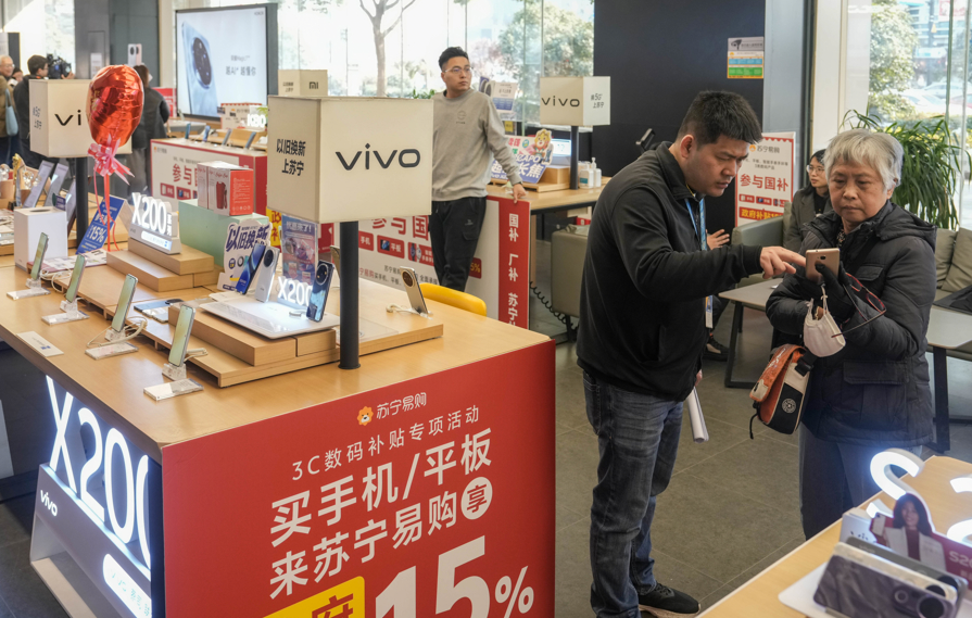 易倍体育网站：国补带动消费升级苏宁易购高端家电单笔订单破10万(图1)