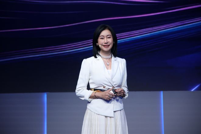 Emc易倍体育：戴尔科技2025春季发布会：AIPC重塑生产力全栈创新引领行业变革(图5)