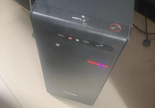 易倍体育网站:10年前公司配的电脑报废后扔了老铁无奈花75元配了一台上交尸体(图2)