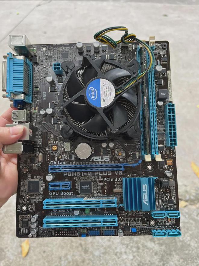 易倍体育网站:10年前公司配的电脑报废后扔了老铁无奈花75元配了一台上交尸体(图3)