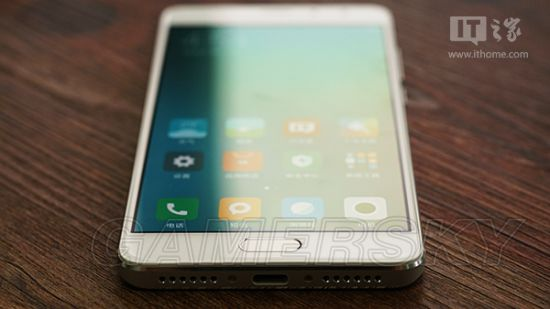 易倍体育网站：国产OLED屏幕距离领跑还有多远？(图2)