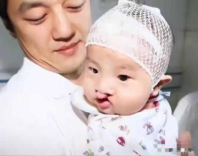 易倍体育网站：李嫣关店那天没人拍照没发朋友圈亲手把12个袋子扔进回收箱(图2)