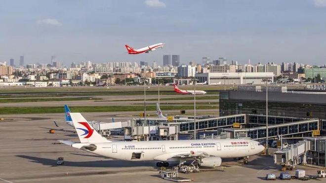 满地人体碎片残骸！11人遇难！肯尼亚一飞机坠毁计划飞往旅游地(图6)