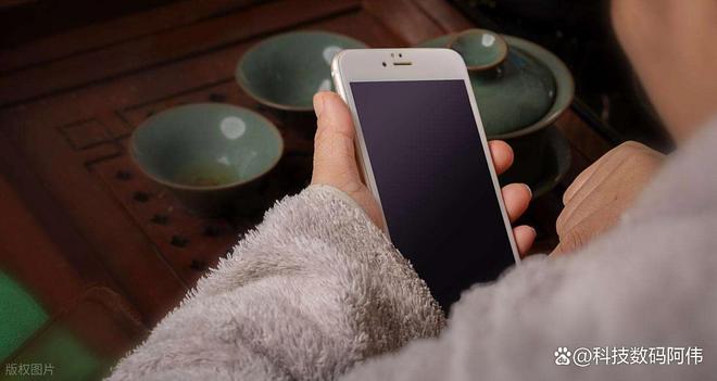 照片回收站在哪里找？别急着哭！教你三招快速找回误删照片手残党必备后悔药！(图1)