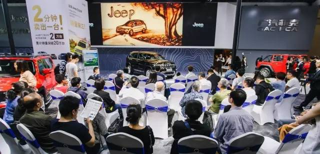 Emc易倍体育:价值40万的重型机车一按启动就…………车主当街痛哭流涕(图2)