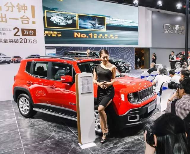 Emc易倍体育:价值40万的重型机车一按启动就…………车主当街痛哭流涕(图3)