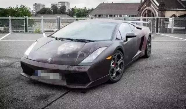 Emc易倍体育:价值40万的重型机车一按启动就…………车主当街痛哭流涕(图5)